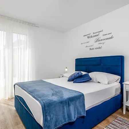 Apartman 2 Bedroom Beautiful In *