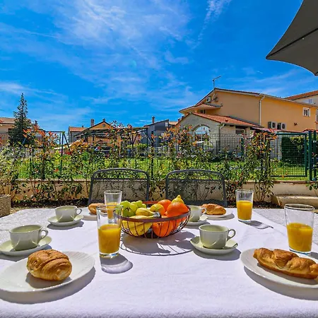 2 Bedroom Beautiful In Apartman Rovinj